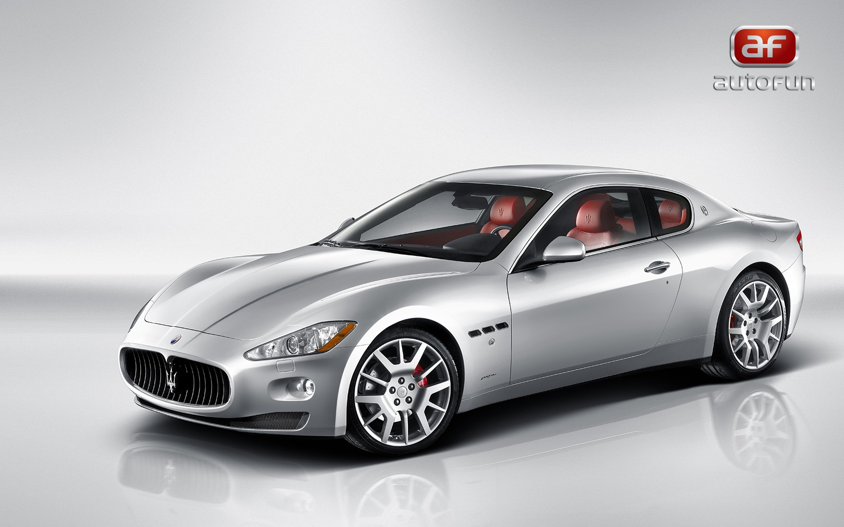 9maserati_granturismo.jpg