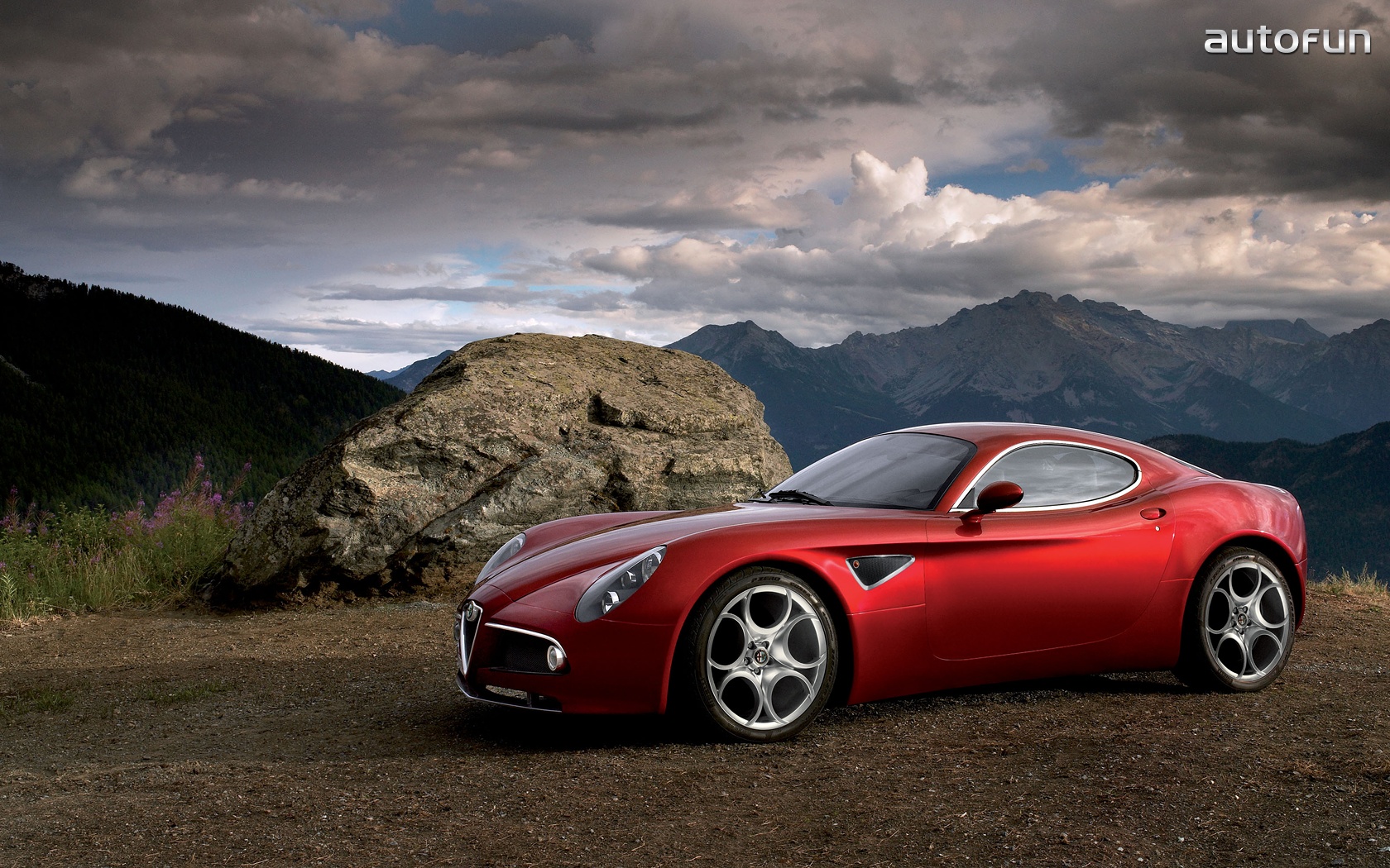 9alfa_romeo_8c_2.jpg